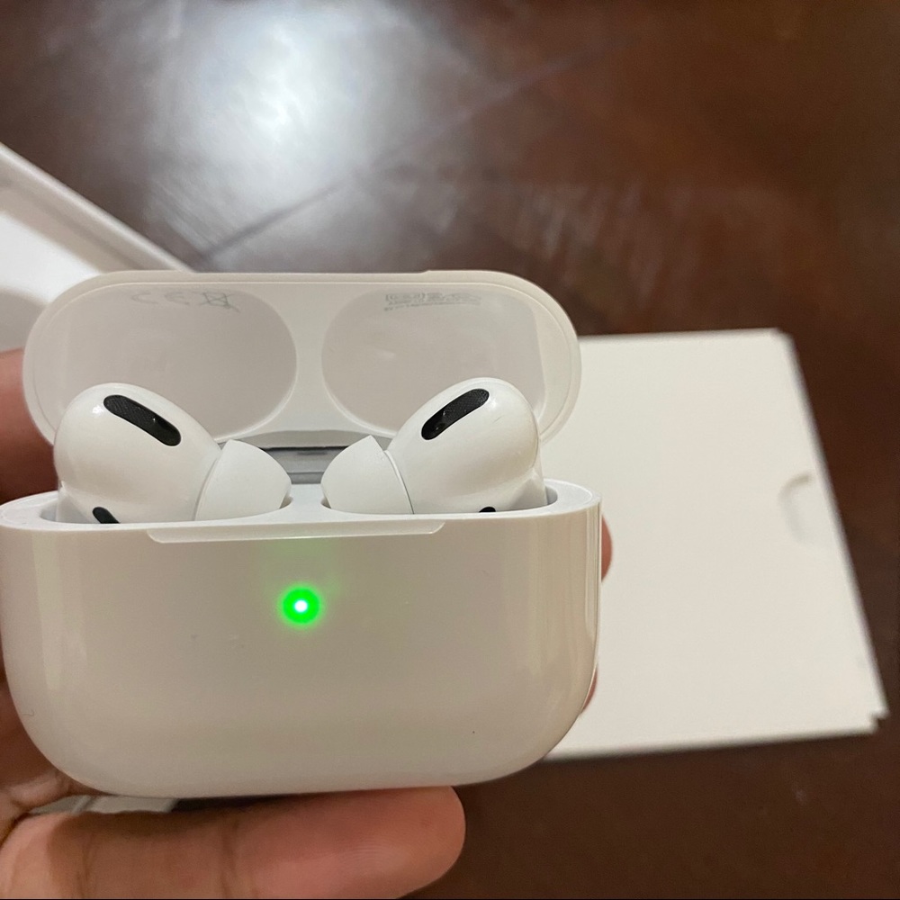 Apple AirPods Pro - Picture 3 of 7